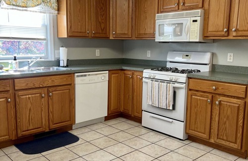 Geneva-on-the-Lake Apartment | Seascape Townhome #69- Sunset Vacation Rentals