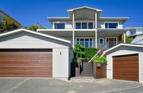 Stepneyville House | Seascape Villa - Nelson Waterfront Home