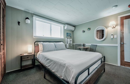 Long Island Hotel | Seashore Condo Hotel #17, Cozy Fire Island Escape, Near Ferry - With Bay Views and Steps from the Beach.