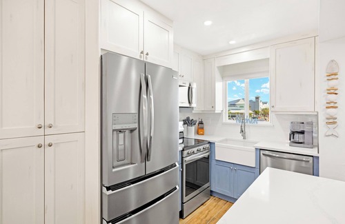 Mid Island Condo | Seaside 206 | Gulf-Front Condo w/Views & Beach Access