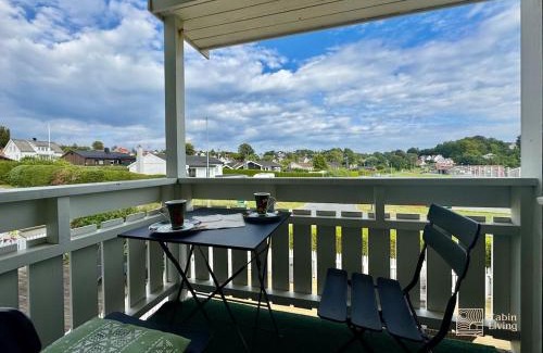 Fevik Apartment | Seaside apartment 2 balconies & sea view Grimstad
