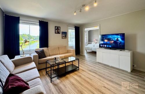 Fevik Apartment | Seaside apartment 2 balconies & sea view Grimstad