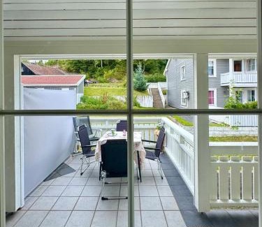 Fevik Apartment | Seaside apartment 2 balconies & sea view Grimstad