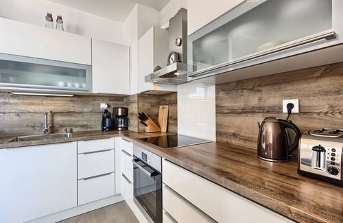 Znjan Apartment | Seaside Apartment with Pool