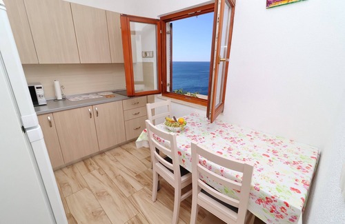 Podobuce Apartment | Seaside Apartments Hrkać - Comfort One Bedroom Apartment with Terrace and Sea View 1