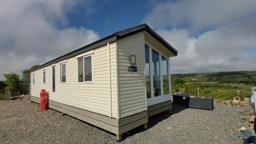 Curragh Ski Chalet | Seaside chalet in Ardmore with breathtaking views