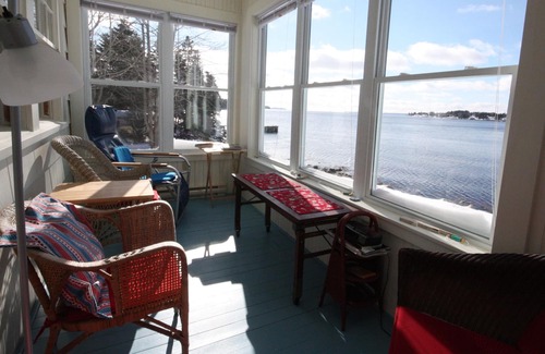 Boutiliers Point Cottage | Seaside Cottage with Rustic Charm