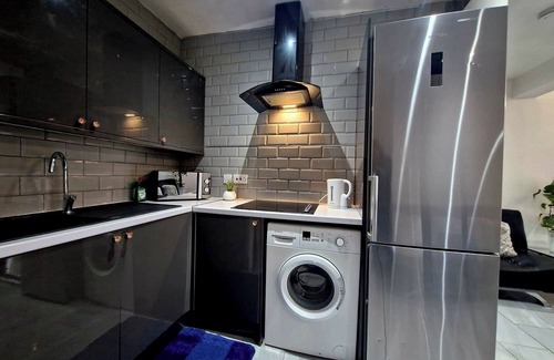 Cleethorpes Apartment | Seaside Escape - Sleeps 4 - Pets Ok - Free Parking