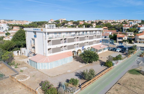 Saint-Pierre-la-Mer House | Seaside Escape: Spacious Balcony Units Next to Narbonne Beach | Pet-Friendly