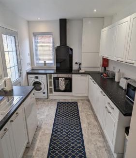 Scarborough House | Seaside Escapes - with relaxing hot tub!