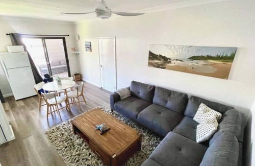 Port Macquarie House | Seaside Family Memories - 5 Bedrooms 2 Kitchens
