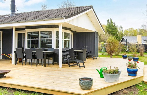 Fjellerup House | Seaside Haven with Swing - By Traum Ferienwohnungen