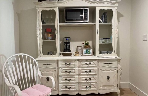 Marineland Acres House | Seaside King Suite, a minute from the ocean