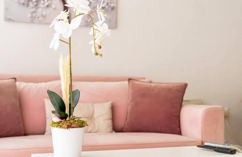 Lara Apartment | Seaside Retreat: Vibrant Flat 2 min to Beach
