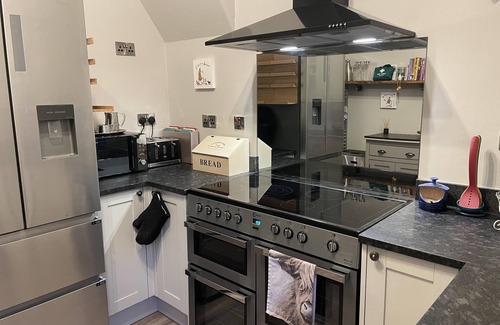 Scarborough House | Seaside-Scarborough-WiFi-Parking-PetsOK-Sleeps-7/8