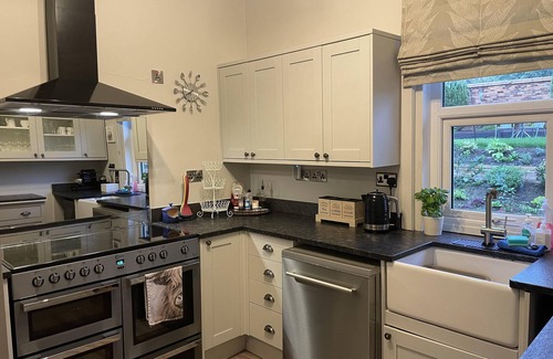 Scarborough House | Seaside-Scarborough-WiFi-Parking-PetsOK-Sleeps-7/8