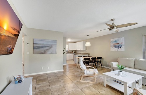 Lantana House | Seaside Serenity: 2BR, Walk to Beach & Restaurants!