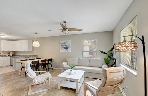 Lantana House | Seaside Serenity: 2BR, Walk to Beach & Restaurants!