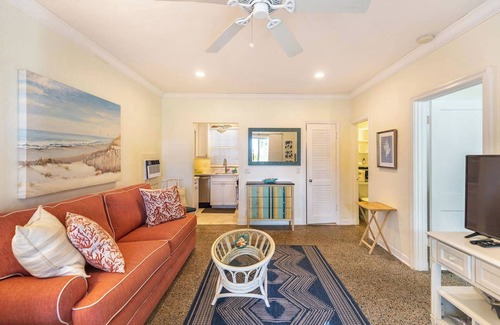 Jog Road Condo | Seaside Serenity: Chic 1-Bed/2-Bath on A1A