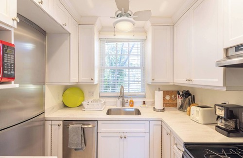 Jog Road Condo | Seaside Serenity: Chic 1-Bed/2-Bath on A1A