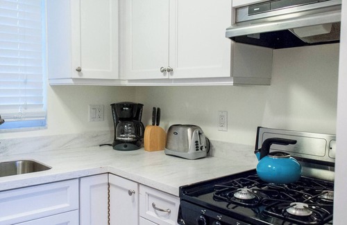 Jog Road Condo | Seaside Serenity: Chic 1-Bed/2-Bath on A1A