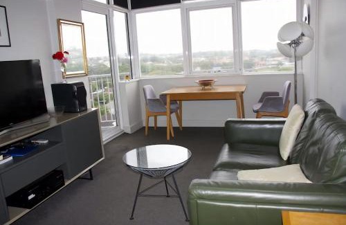 Maroubra Apartment | Seaside Serenity Stunning Beach Views in Maroubra