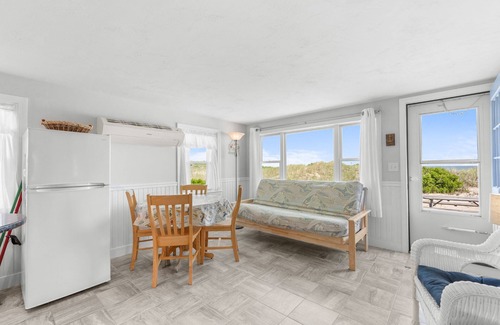 East Sandwich Cottage | Seaside Serenity with Private Beach Access