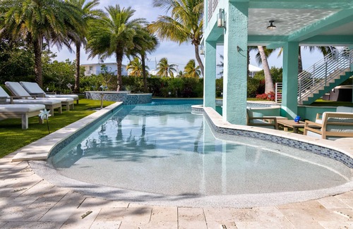 Winston Waterways House | Seaside Serenity: Your Ultimate Getaway Awaits in Key Largo