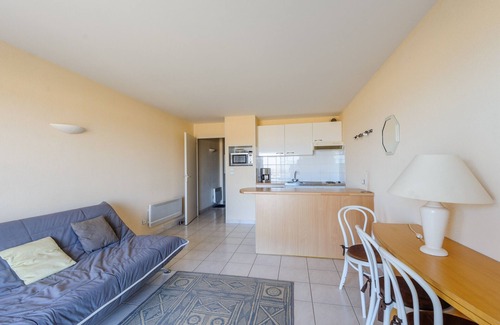 Port District Apartment | Seaside studio for 2 in Châtelaillon-Plage with parking