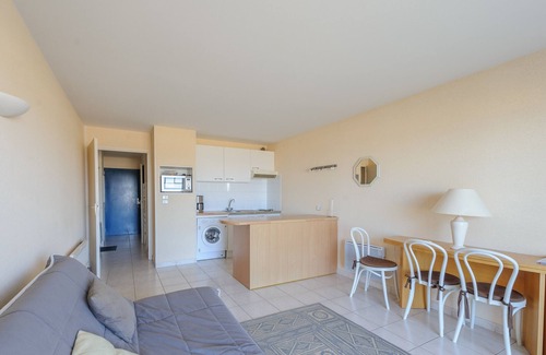 Port District Apartment | Seaside studio for 2 in Châtelaillon-Plage with parking