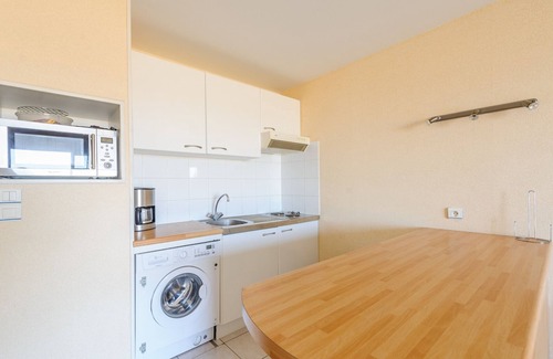 Port District Apartment | Seaside studio for 2 in Châtelaillon-Plage with parking