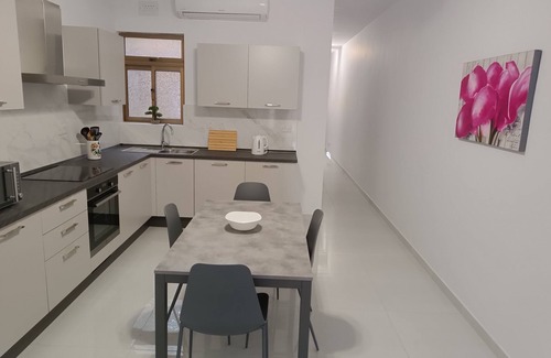 Marsalforn Apartment | Seaside Stylish and Spacious 2-Bedroom Apartment