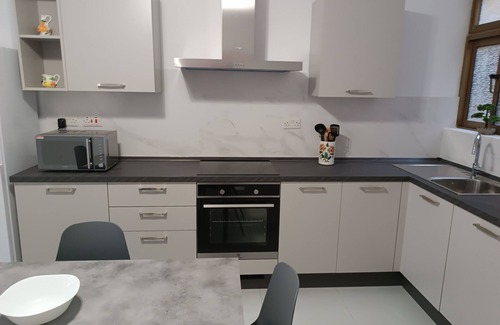 Marsalforn Apartment | Seaside Stylish and Spacious 2-Bedroom Apartment