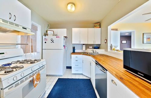 Mission Beach House | Seaside Surf Sanctuary with ocean view from new jacuzzi! 50 steps to ocean!