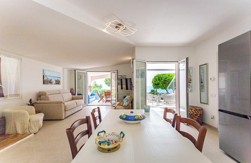 Solanas House | Seaside villa on the beautiful Solanas beach