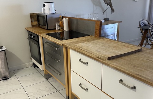 Moonta Bay Apartment | Seastar Moonta - Beachfront! Dog friendly - Free WiFi!