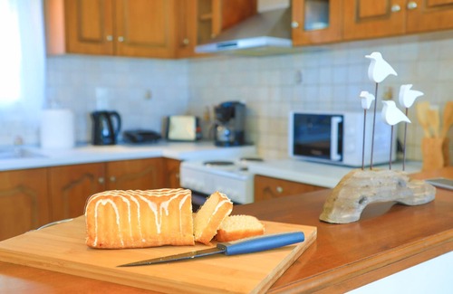 Perama Apartment | SeaSunrise: Modern, spacious Apt, A/C, WiFi, Near beach