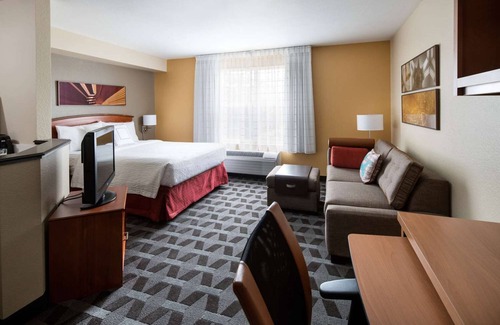 Renton Hotel | Seattle Family Adventures: 3 Studios - Free Airport Shuttle to SEA, Pet-Friendly