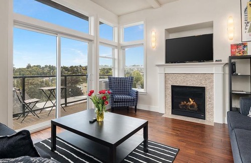 Mann House | Seattle Vacation Home: The Depot