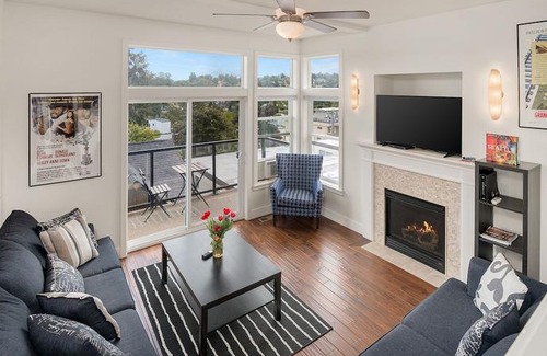 Mann House | Seattle Vacation Home: The Depot