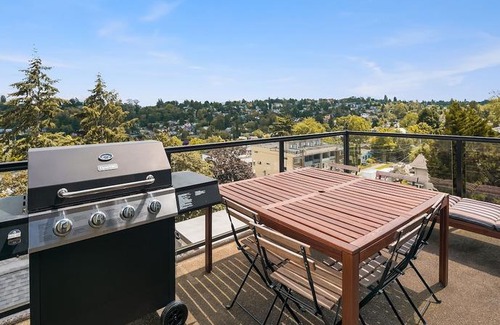 Mann House | Seattle Vacation Home: The Depot