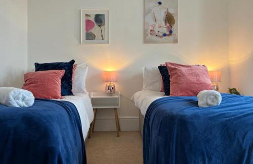 Southwick Apartment | Seaview 2 Bedroom House Sleeps 5 -Pets Ok -WiFi