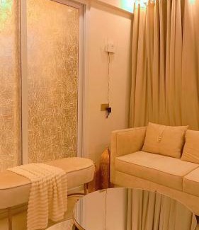 Clifton Apartment | SeaView 2BR with parking, Walk to Dolmen Mall & Park