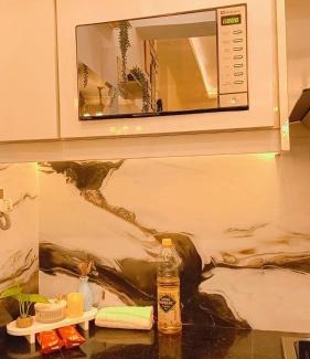 Clifton Apartment | SeaView 2BR with parking, Walk to Dolmen Mall & Park