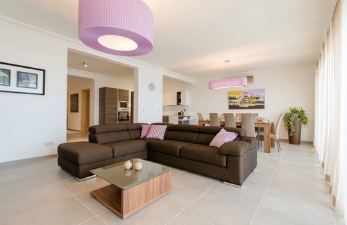 Sliema Apartment | SEAVIEW APART IN FORT CAMBRIDGE with POOL