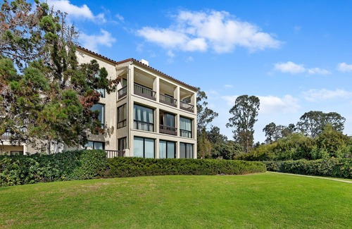 Montecito Condo | Seaview Contemporary