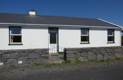 Murroogh House | SEAVIEW COTTAGE, pet friendly, with open fire in Fanore, County Clare