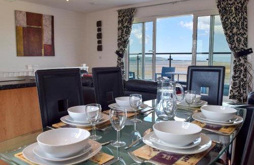 Llanelli House | Seaview