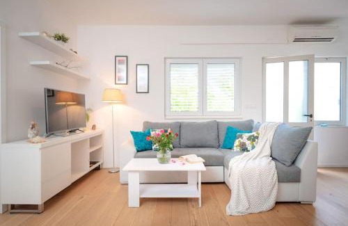 Hvar Old Town Apartment | Seaview holiday home apt. with private terrace