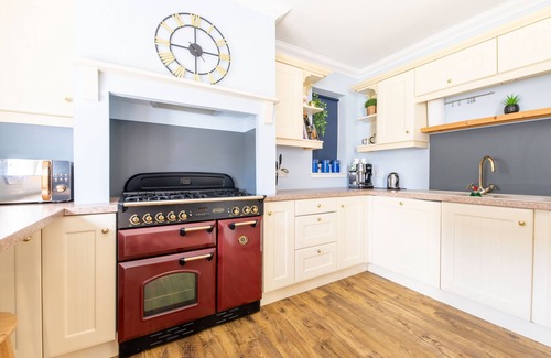 Nairn House | Seaview House - A Traditional Home by the Beach